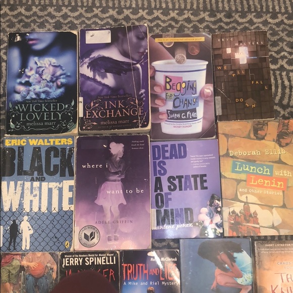 Books - Picture 4 of 4